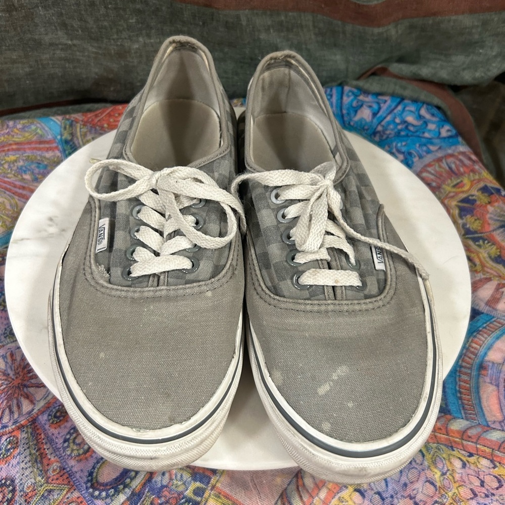 Vans off the wall canvas shoes men’s 9, women’s 10.5.